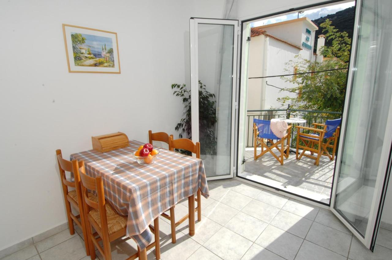 Alexis Studios And Apartments Agia Efimia Exterior foto